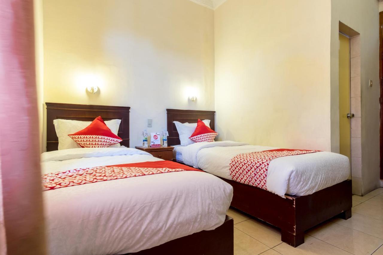 Oyo 1030 Hotel Bumi Asih Medan Exteriör bild