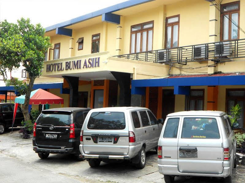 Oyo 1030 Hotel Bumi Asih Medan Exteriör bild