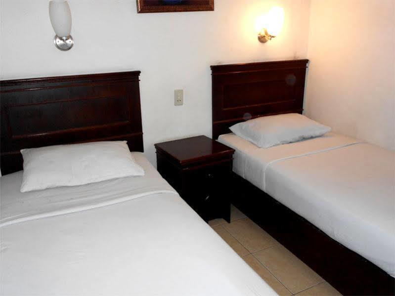 Oyo 1030 Hotel Bumi Asih Medan Exteriör bild