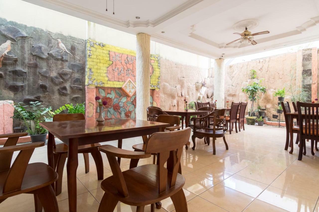Oyo 1030 Hotel Bumi Asih Medan Exteriör bild