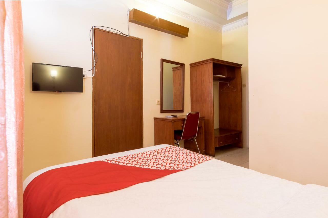 Oyo 1030 Hotel Bumi Asih Medan Exteriör bild