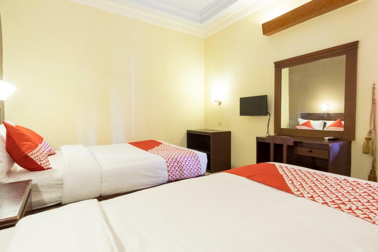 Oyo 1030 Hotel Bumi Asih Medan Exteriör bild