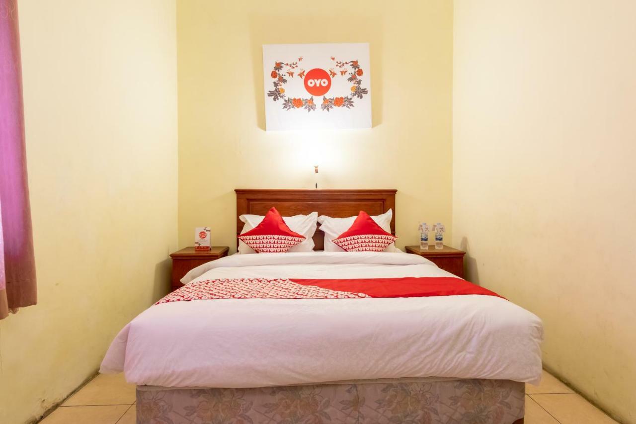 Oyo 1030 Hotel Bumi Asih Medan Exteriör bild