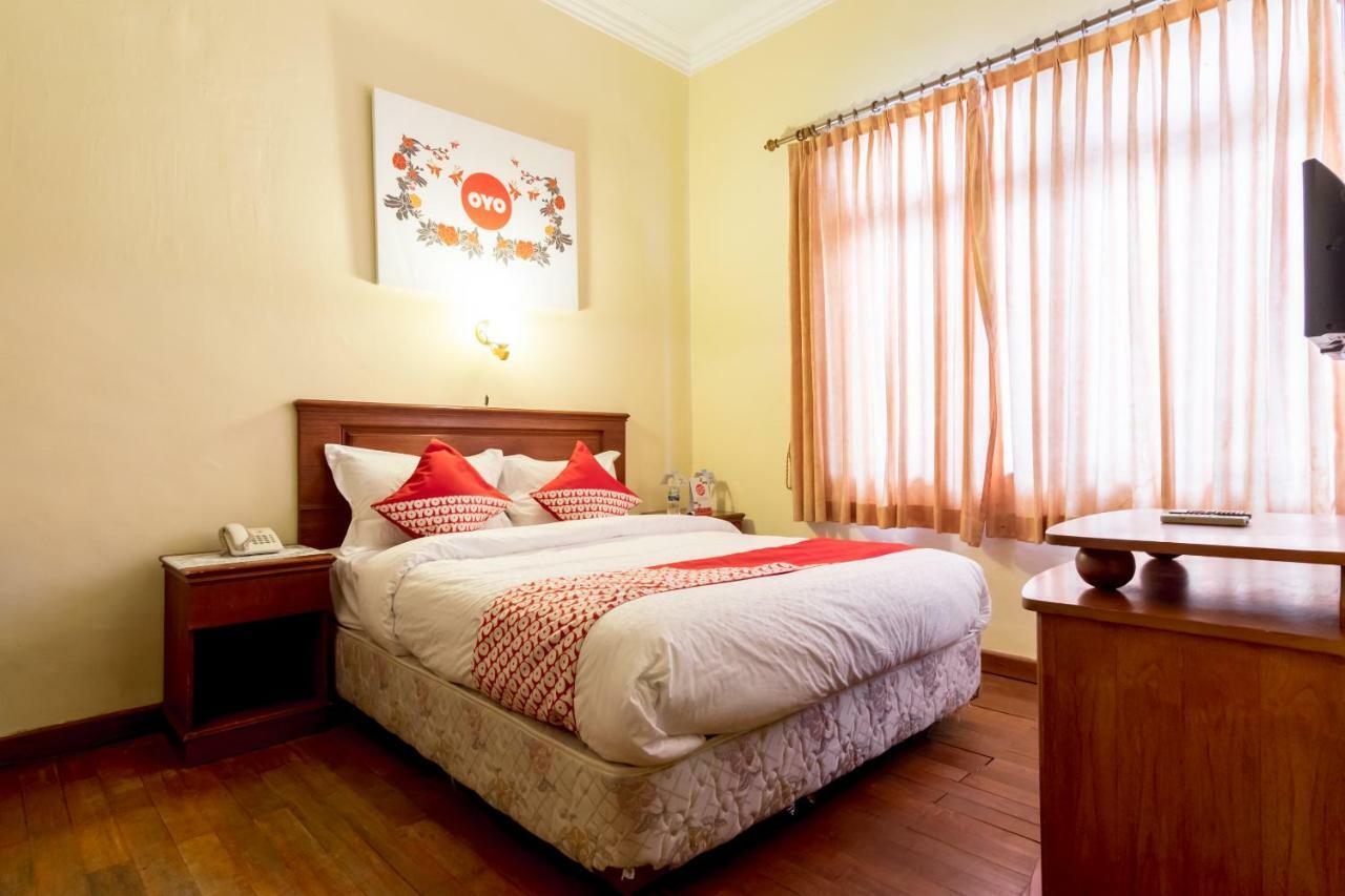 Oyo 1030 Hotel Bumi Asih Medan Exteriör bild