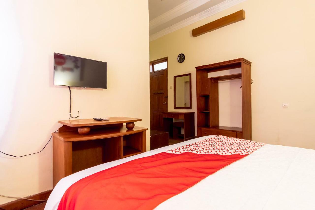 Oyo 1030 Hotel Bumi Asih Medan Exteriör bild