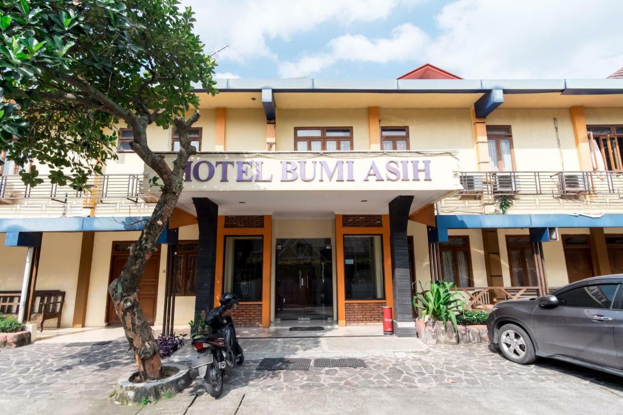 Oyo 1030 Hotel Bumi Asih Medan Exteriör bild