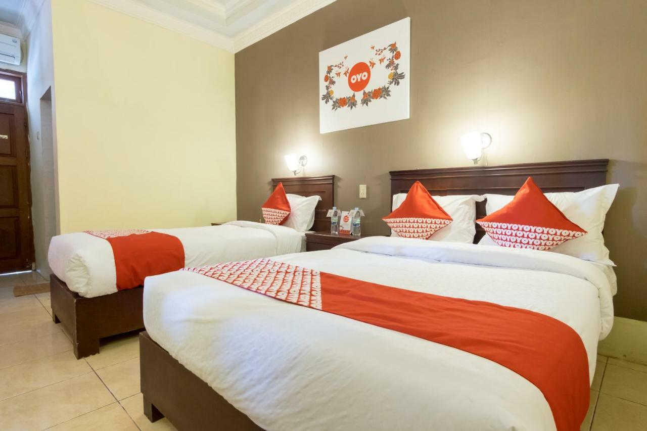 Oyo 1030 Hotel Bumi Asih Medan Exteriör bild