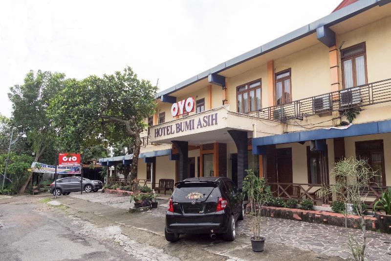 Oyo 1030 Hotel Bumi Asih Medan Exteriör bild
